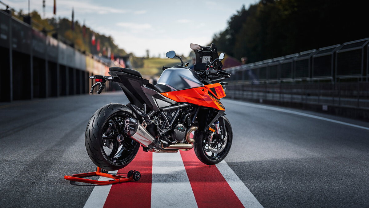 2025 KTM 1390 SUPER DUKE GT